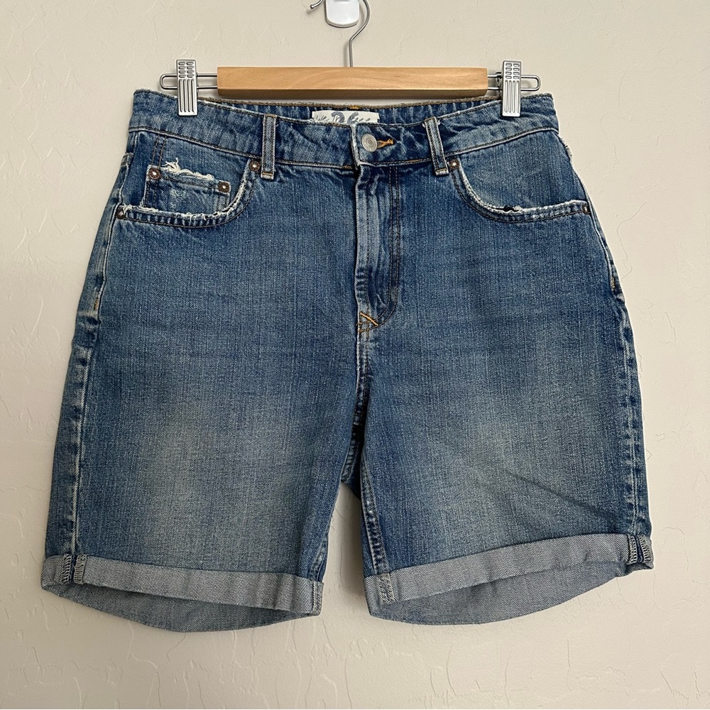 Free People High Rise Distressed Boyfriend Denim shorts 26 We The Free